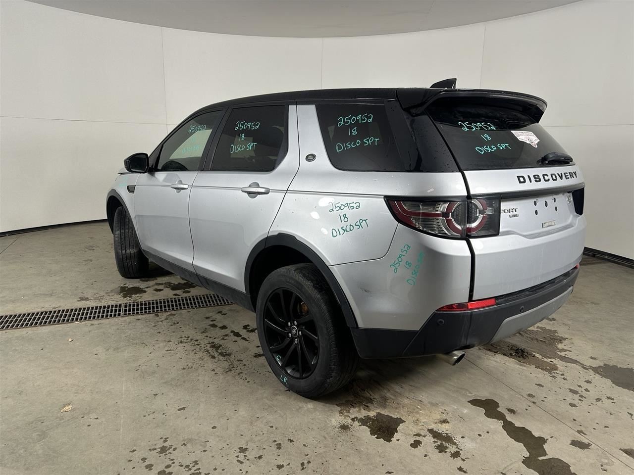 Driver Left Front Spindle/Knuckle Fits 15-19 DISCOVERY SPORT 2822914