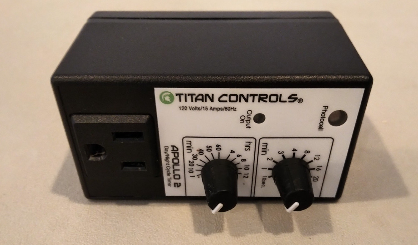 Titan Controls Apollo 2 Day/Night Cycle Timer Model 702740 - Made in Canada