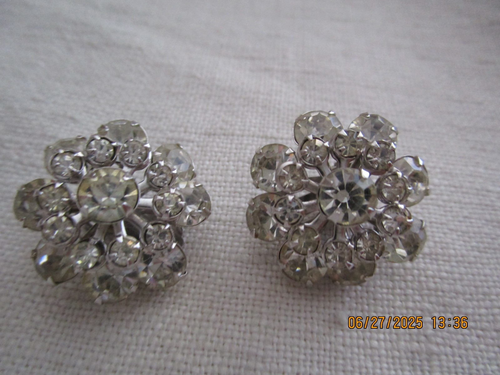 VTG 3 layer Clear Round Rhinestone Clip Earrings. riveted/prong set JL25-2