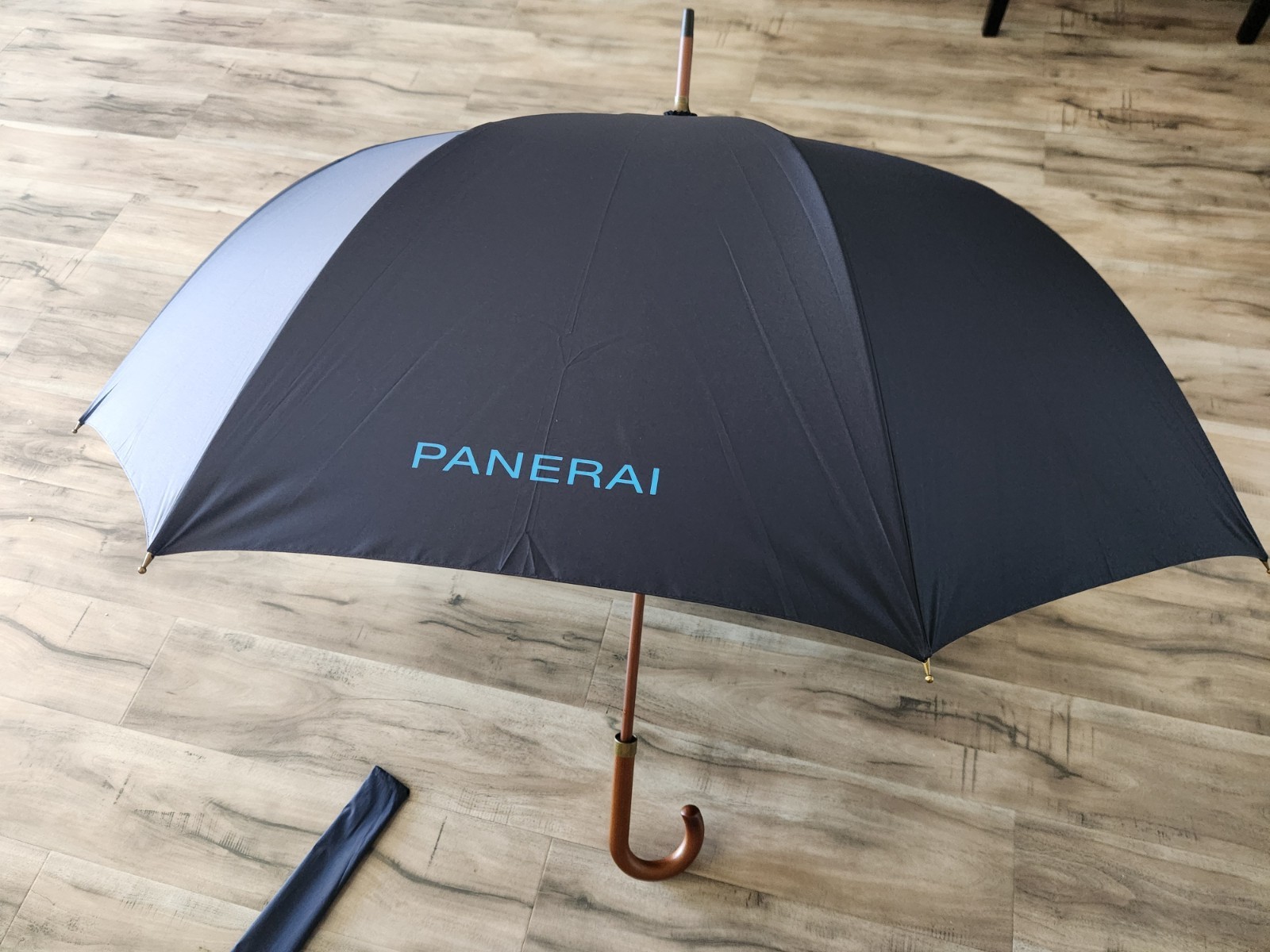 Panerai Authentic Umbrella 39" Wooden Shaft Luxury Super Rare