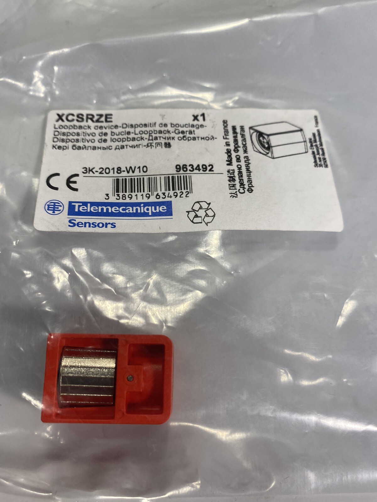 Sealed Telemecanique XCSRZE Loopback Device M12 Plug for Daisy-Chain Models USA