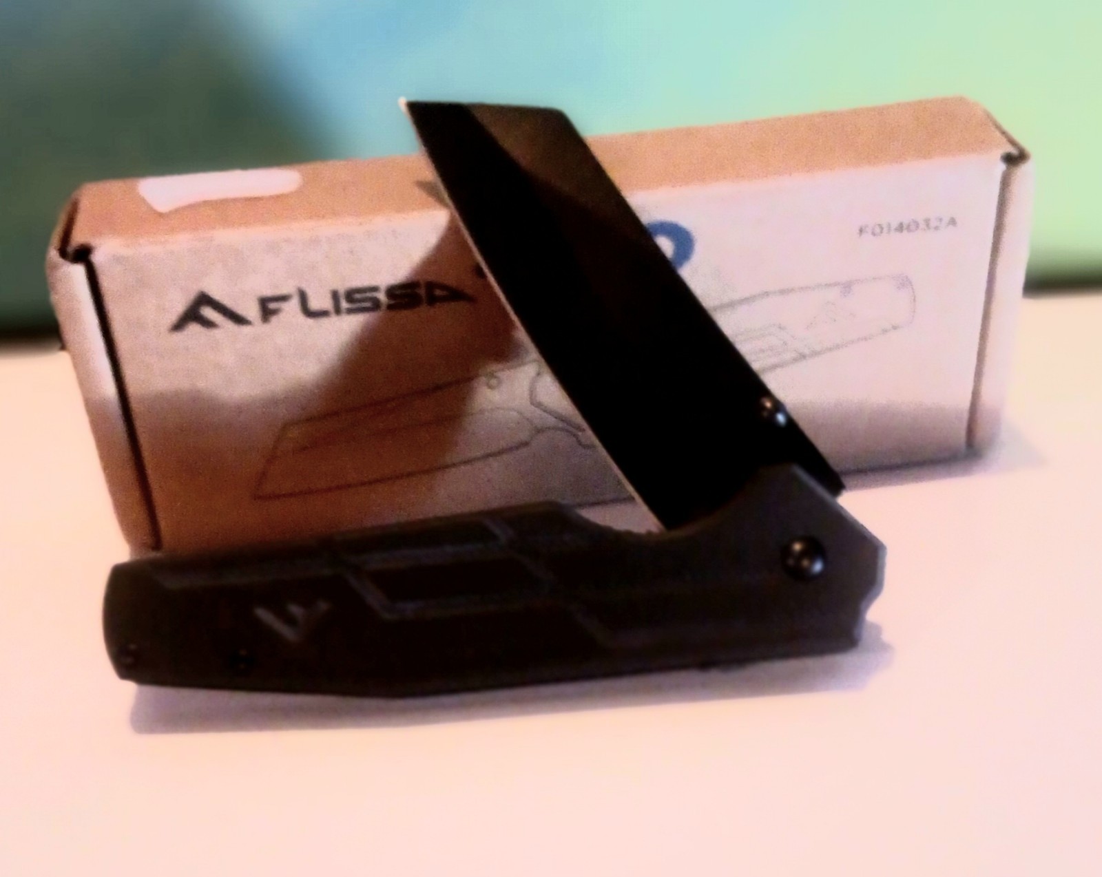 FLISSA -20 F014032A Black Folding Pocketknife Plain Edge Liner Lock