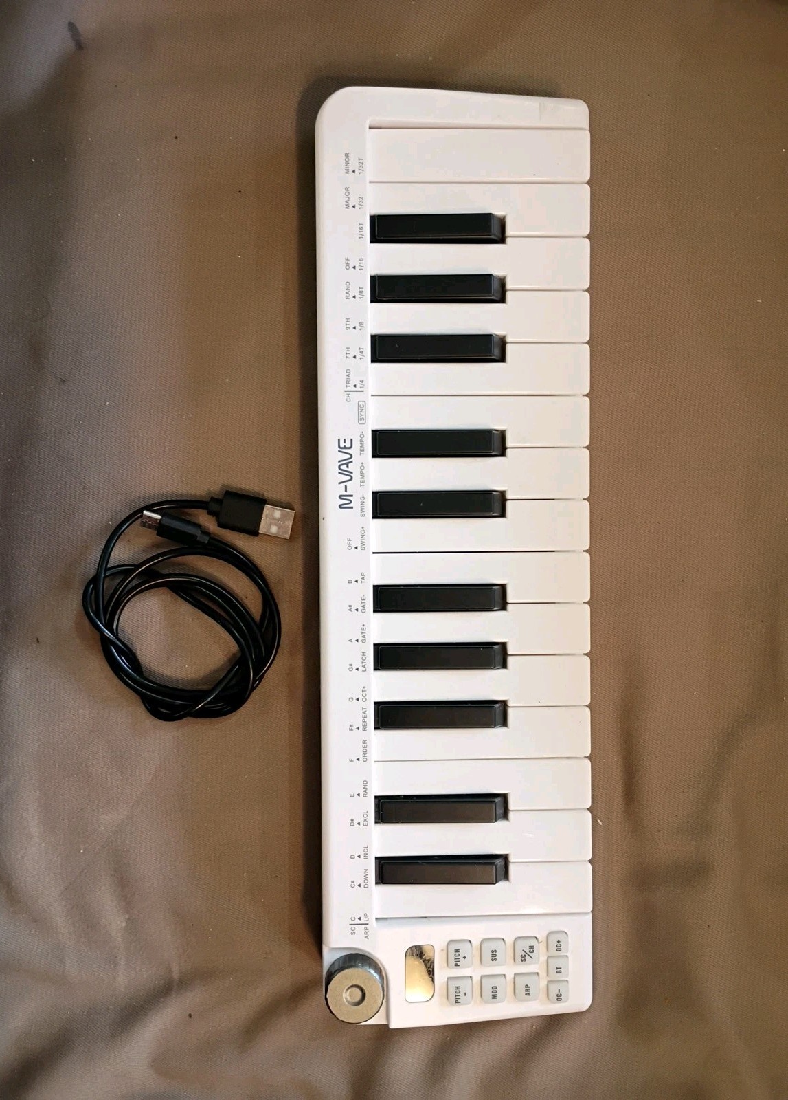 M-VAVE SMK-25 Mini Wireless Bluetooth MIDI Controller With Charging Cable