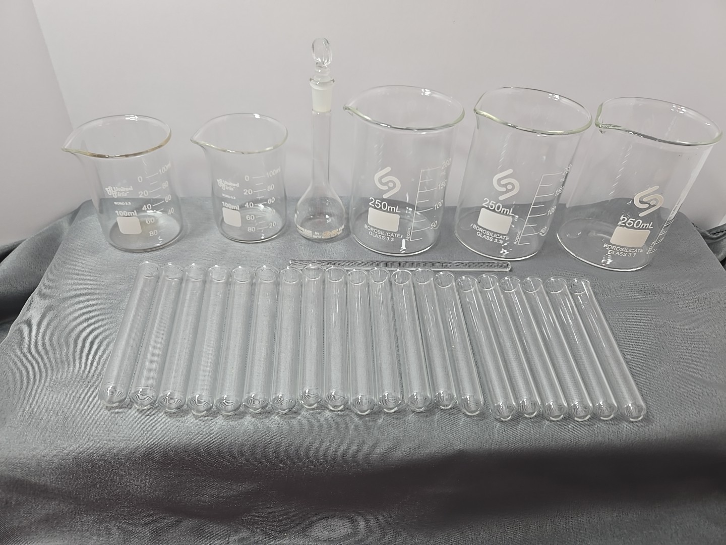 Basic Lab Glassware Set United Iris Lot of 27 pieces