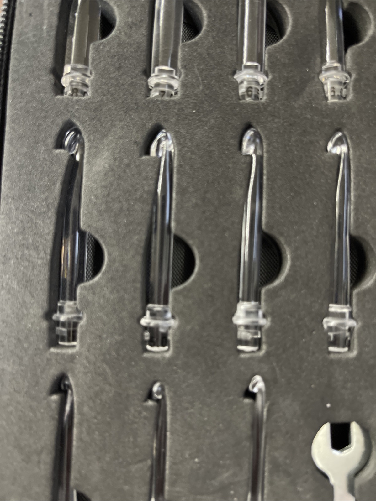 Lighted Crochet Hooks Set - 11 Sizes 2.5Mm to 8Mm with Case