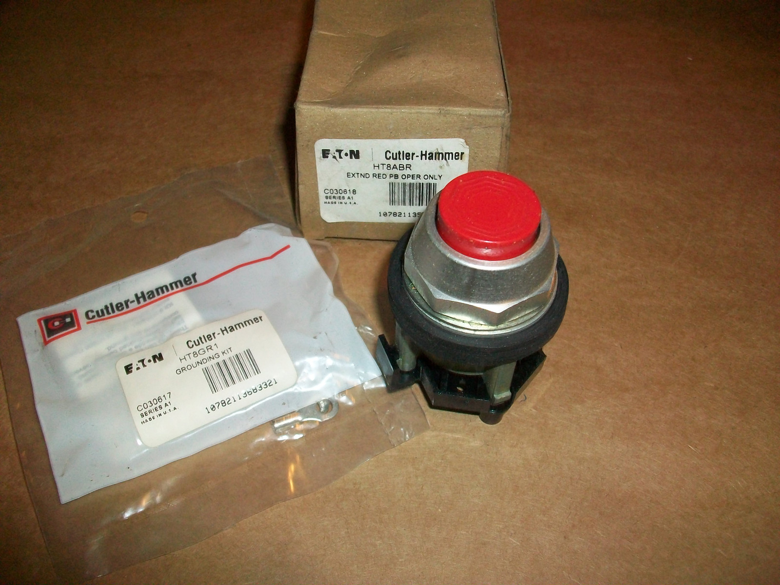 Cutler Hammer Extended Head Push Button HT8ABR Red NEW IN BOX