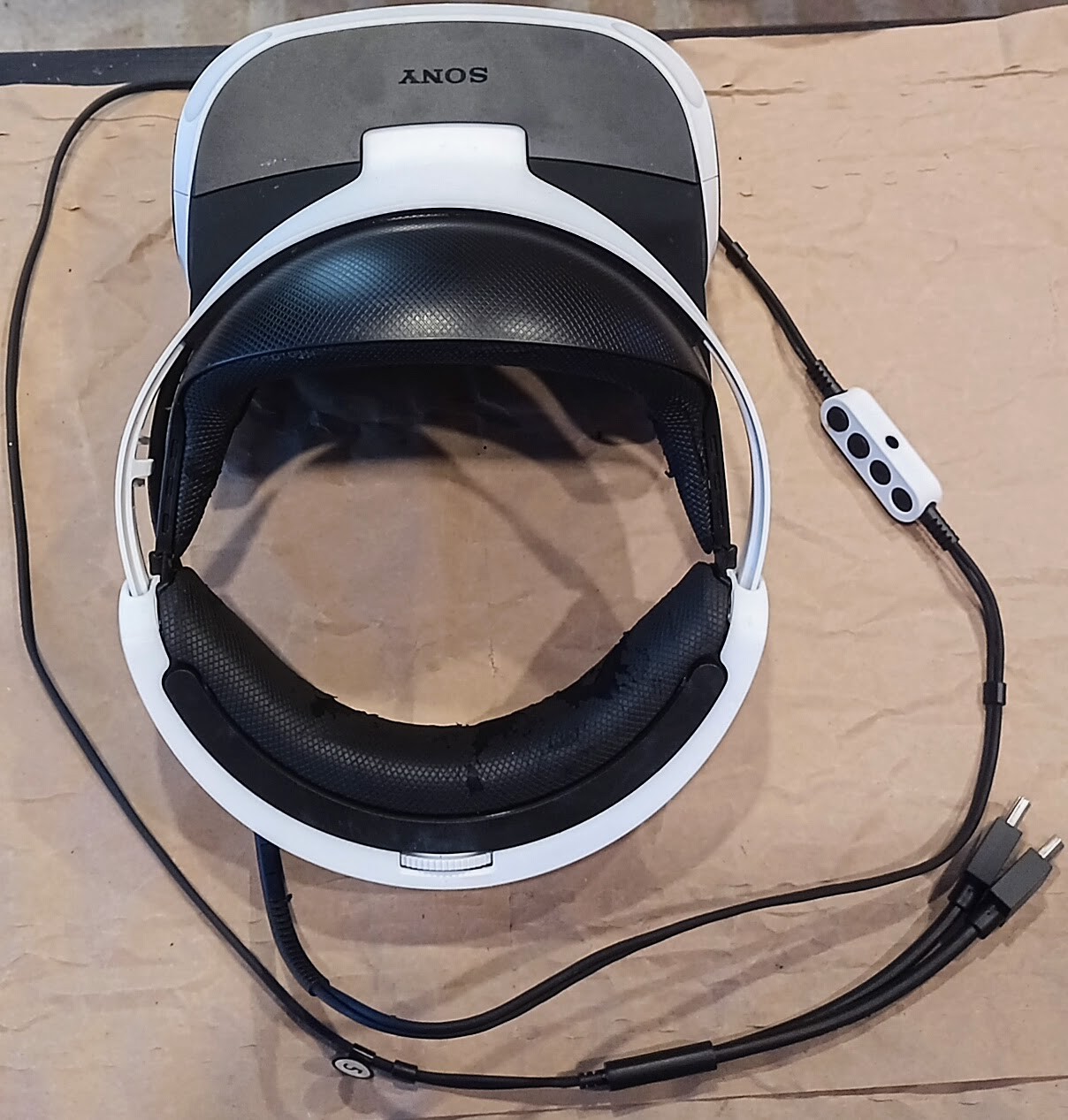 PlayStationVR WORLDS Bundled Version - White