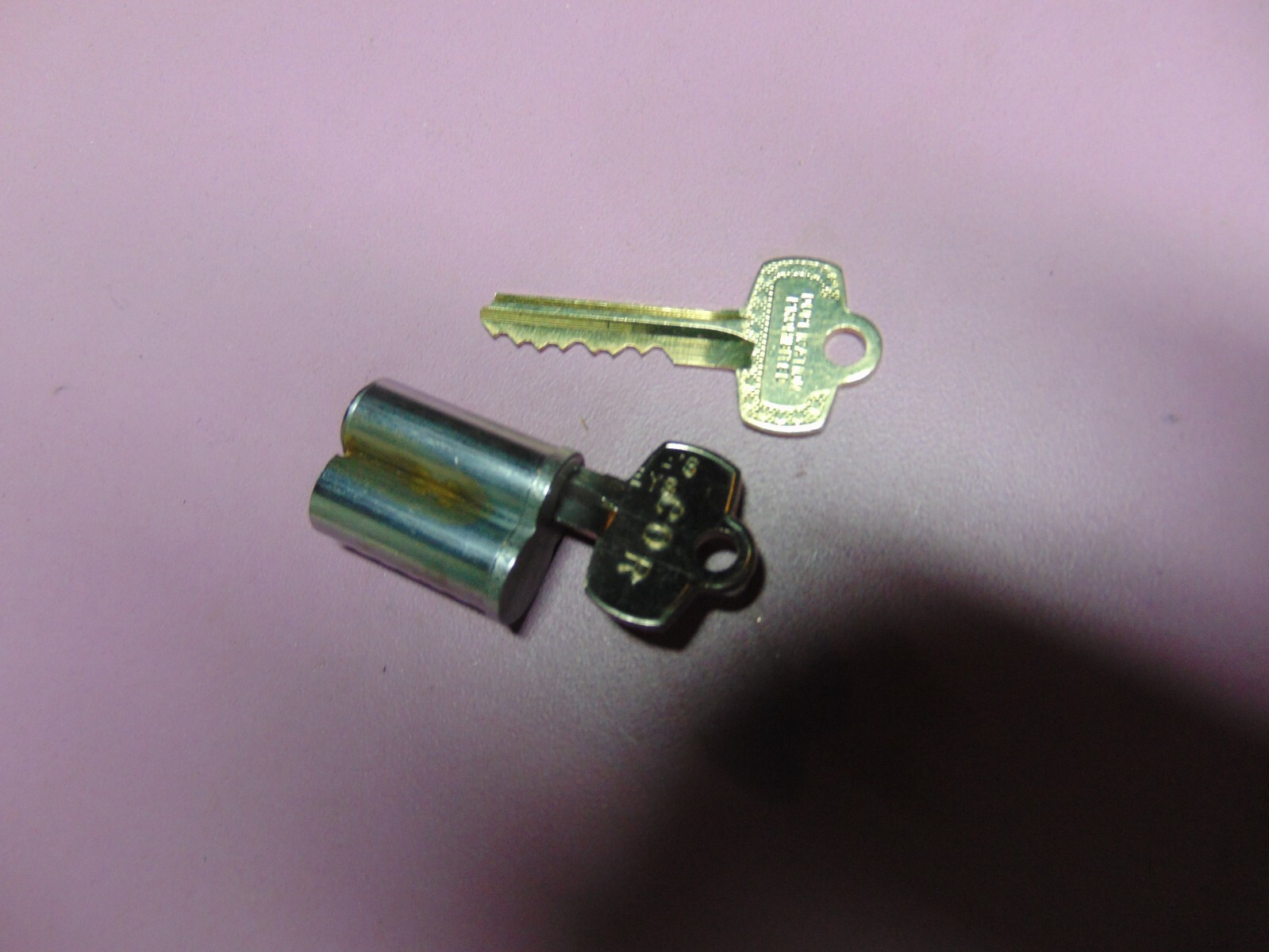 1 - BEST LOOK ALIKE  D  BLANK CORES  PIN  7 PIN  1 KEYS AND 1 CORE    LOCKSMITH