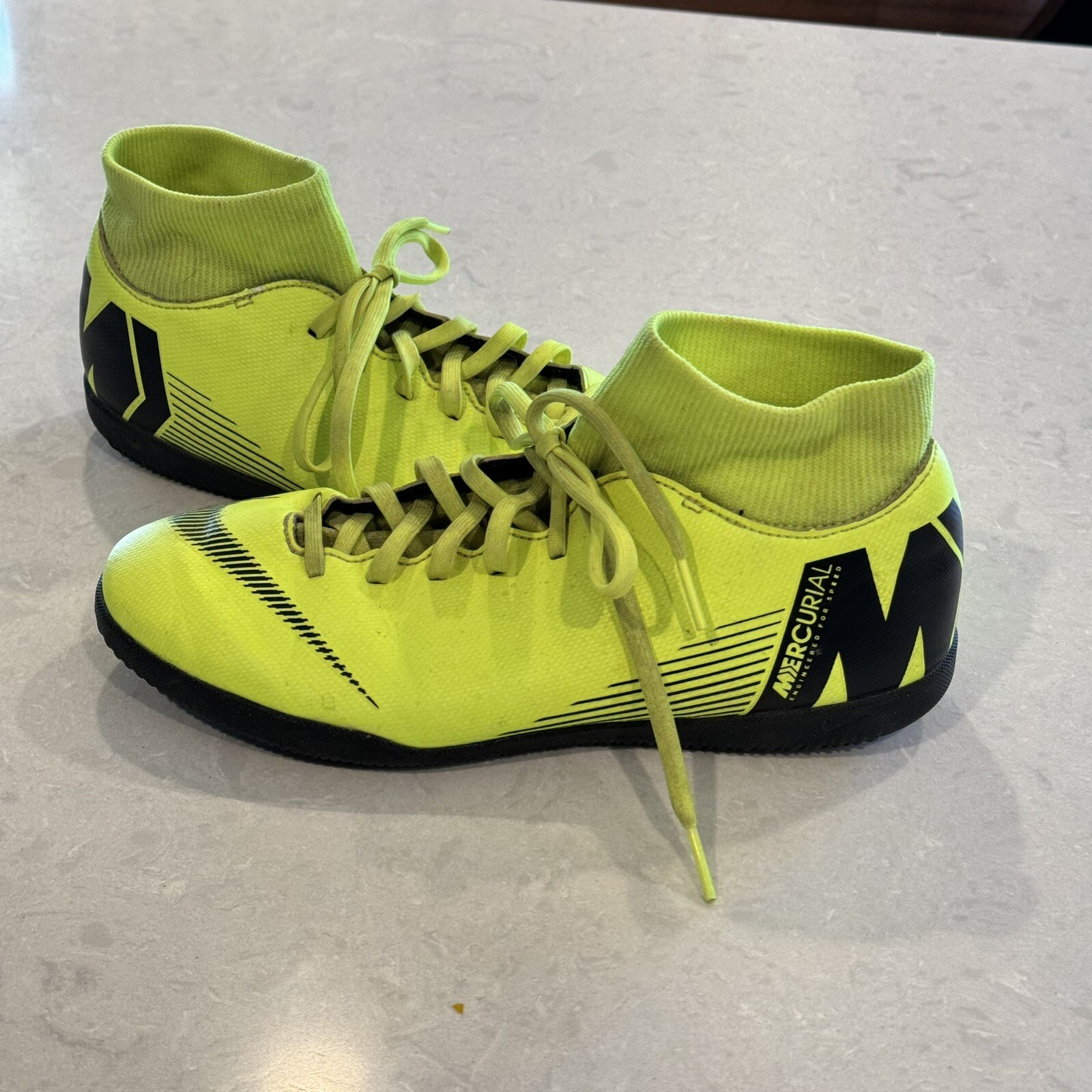 Nike Mercurial Superfly 6 Club IC Yellow Soccer Shoe AH7371-701 Mens Size 6 Used