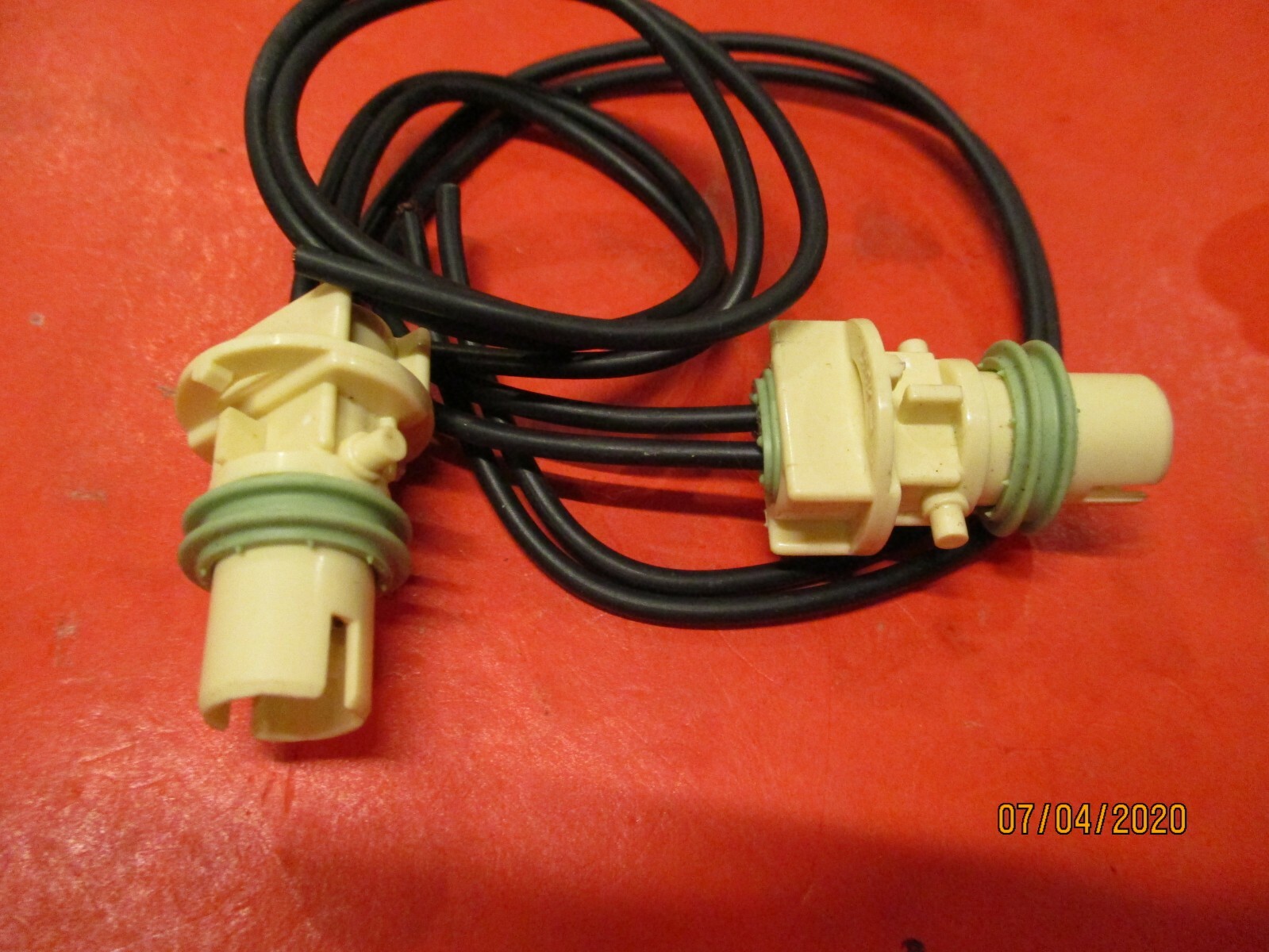 CHEVROLET-OLDS-PONTIAC-SATURN 1991-2004 SIDE MARKER-CORNERING- Socket---LOT OF-2