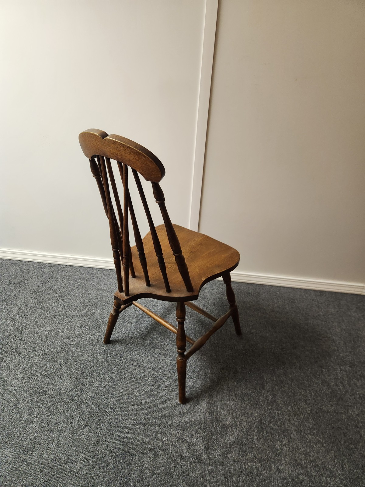 Vintage Amish Tapered Windsor Splat Brace Back Spindle Chair
