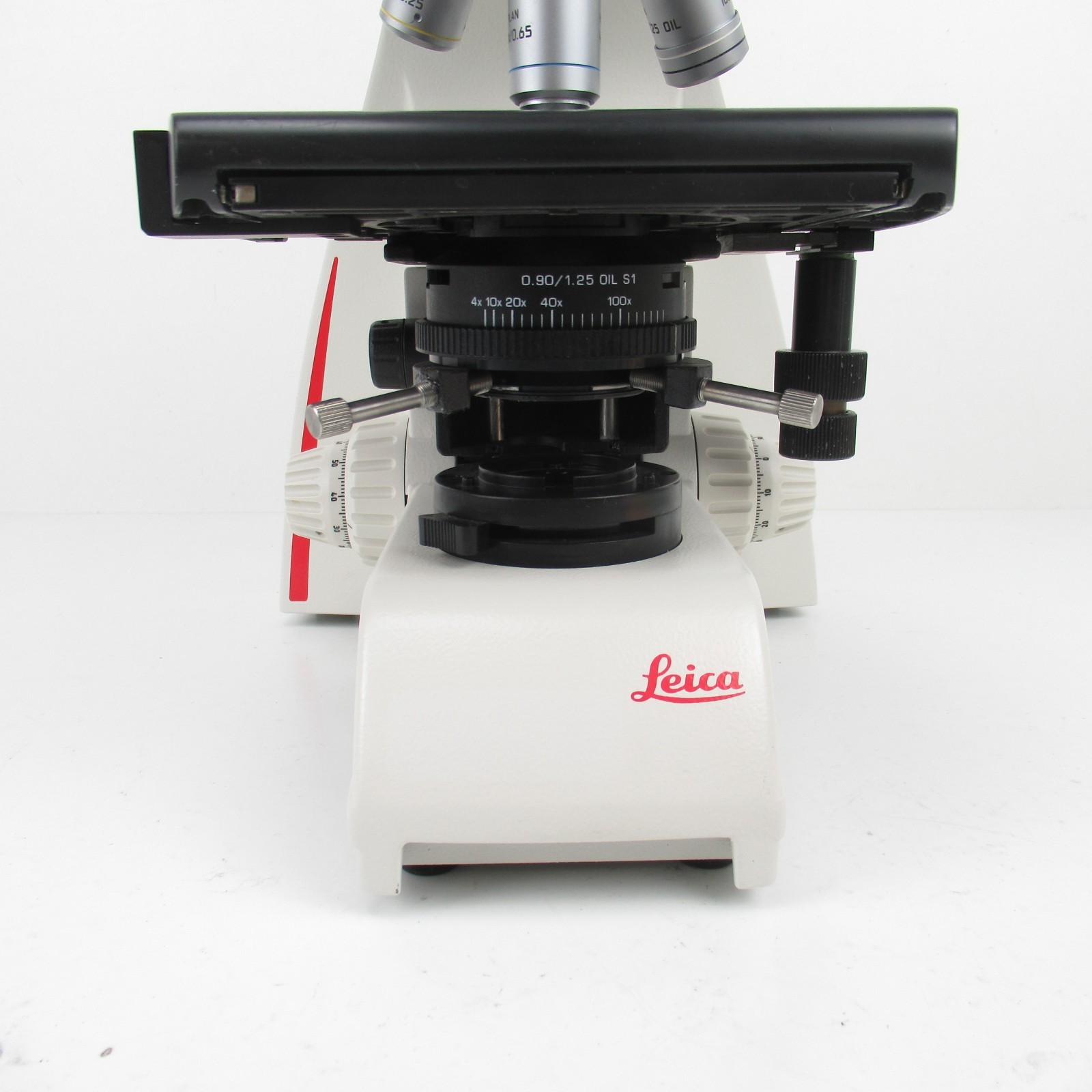 LEICA DM750 BINOCULAR MICROSCOPE W/ OBJETIVE SET & 10X EYEPIECES