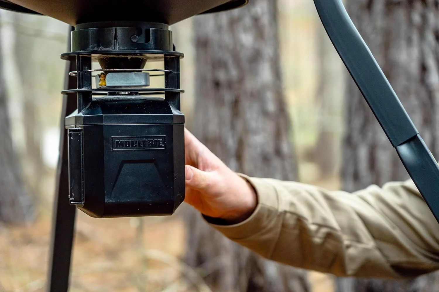 Moultrie Pro Hunter III Feeder Kit - Bluetooth App Control | Bluetooth App Contr