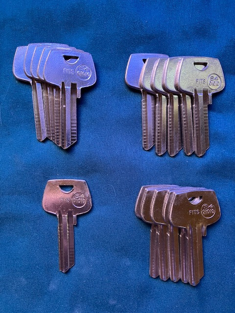 Lot Of 16 Taylor Brand S4 Keyblanks, Also Marked 050, 01010