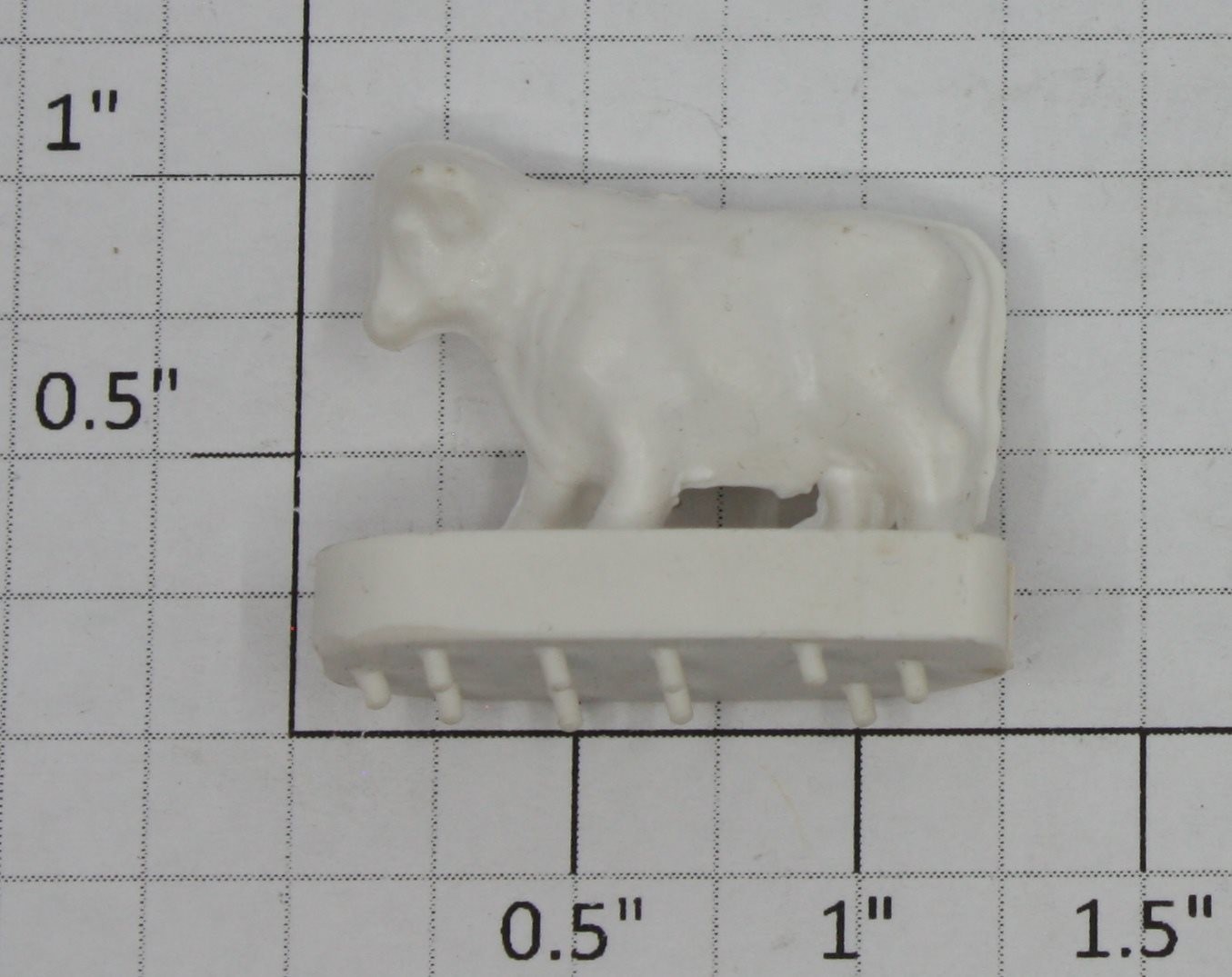 Lionel 3656-34 White Operating Cattle Cow Figures (1)