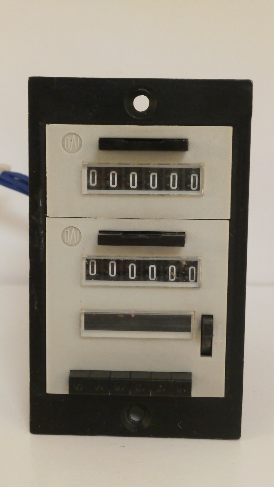 IVO 6 DIGIT DOUBLE STACKED COUNTER 24VDC