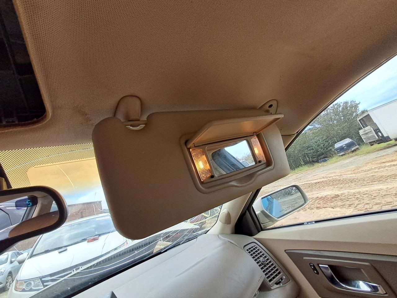 CTS 2006 Glove Box 4808154