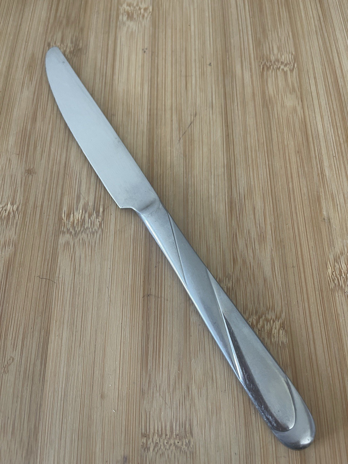 Cambridge CAMBER Glossy Frost Stainless SERRATED DINNER KNIFE 9 3/8"