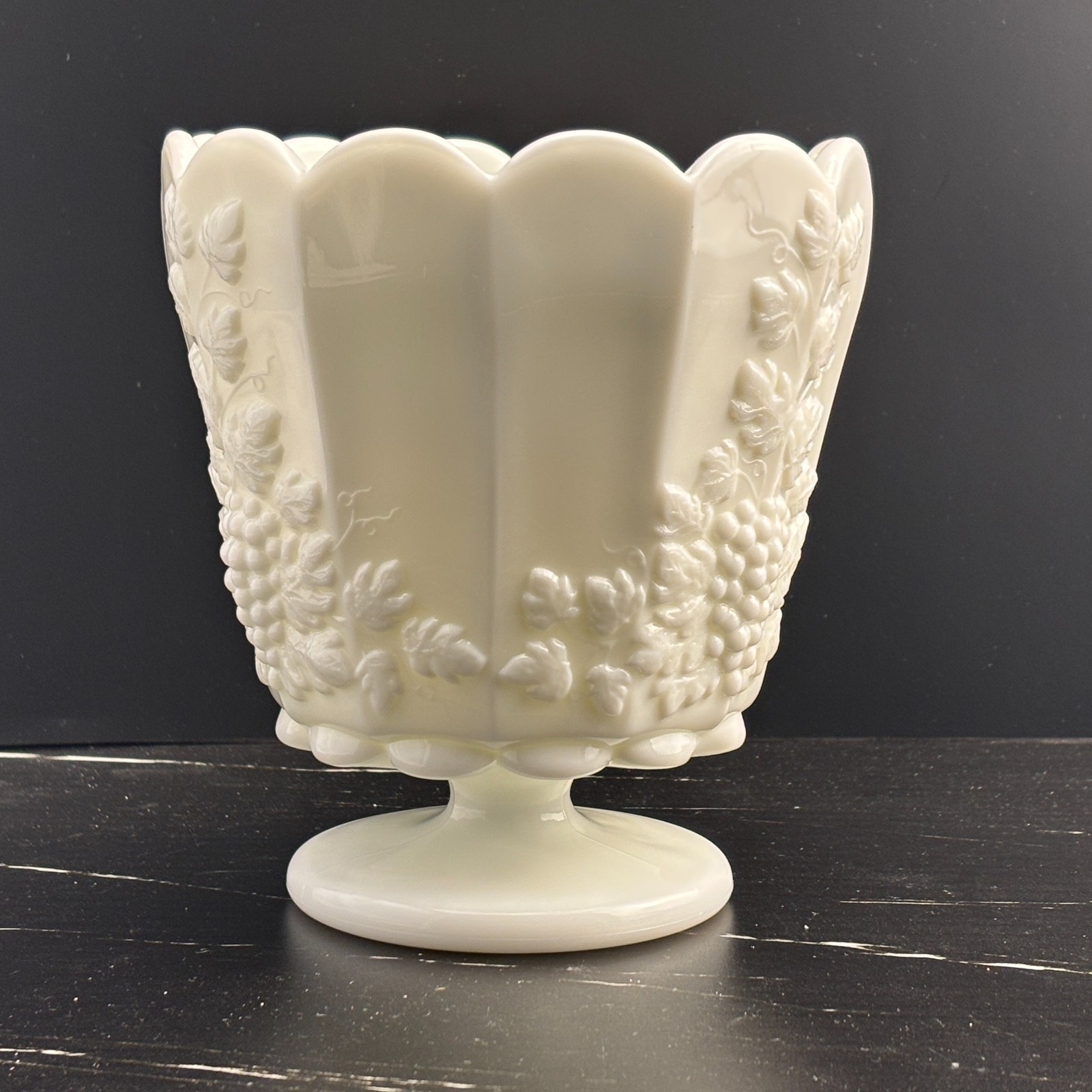 Westmoreland White Glass Paneled Grape Pattern 6.5" Scalloped Rim Planter