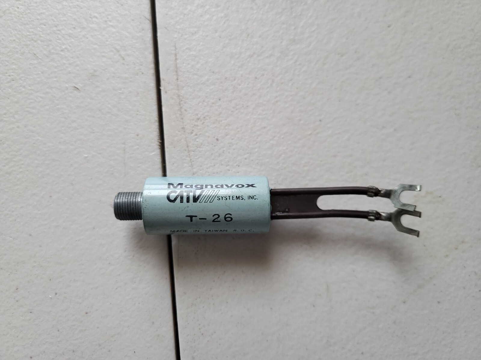 Magnavox T-26 FM/UHF/VHF 75 Ohm to 300 Ohm Transformer Adapter VG Free Shipping