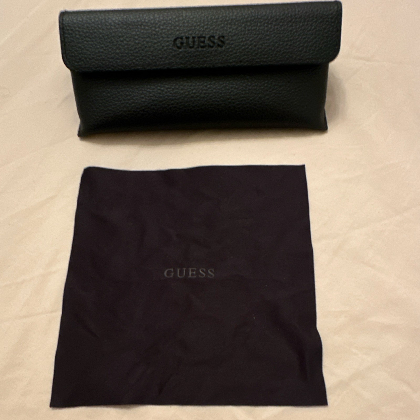 GUESS Hard Case Black Faux Leather for Glasses Sunglasses + Cleaning Cloth