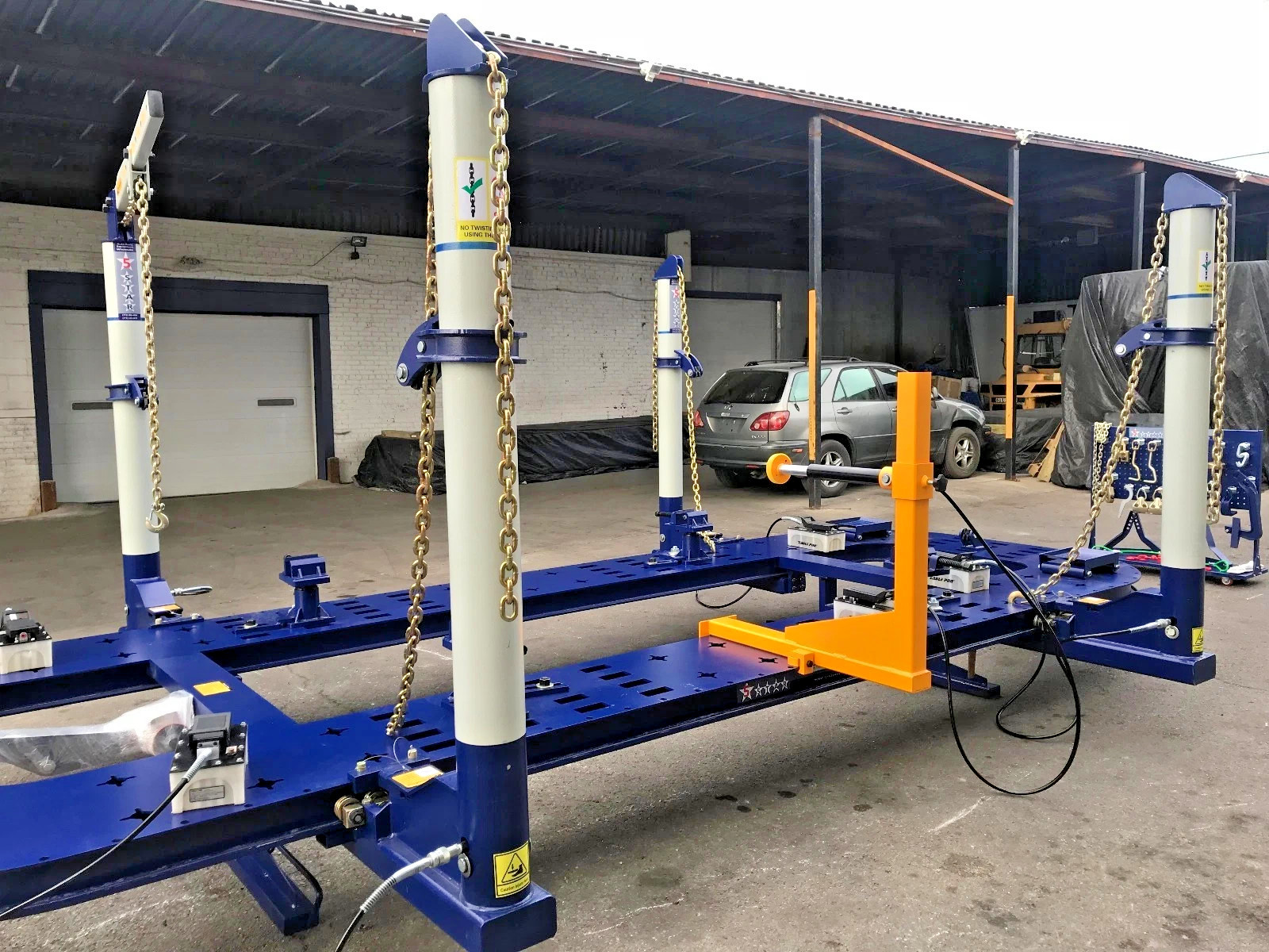 25 FEET 4 TOWERS AUTO BODY SHOP FRAME MACHINE WITH FREE CLAMPS,TOOLS TOOLS CART