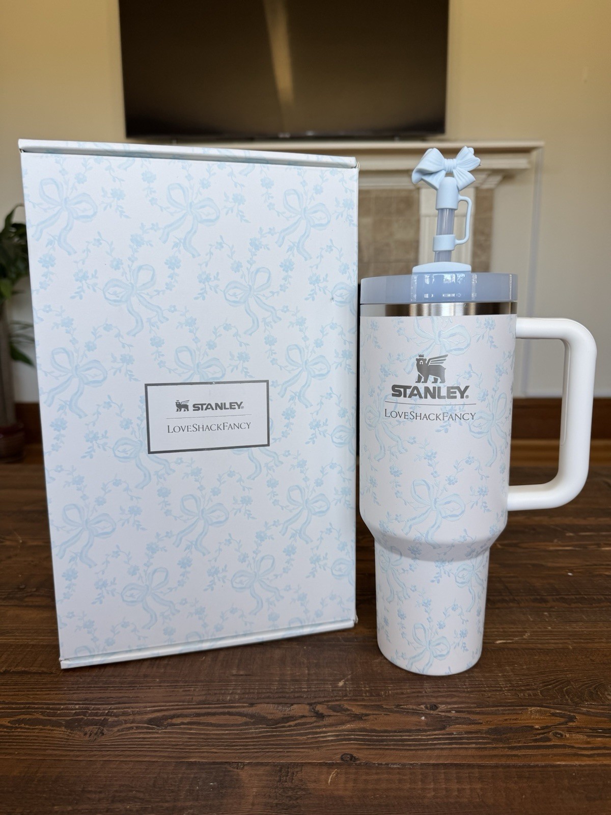 Stanley x LoveShackFancy 40 Oz Quencher Coquette Bow Winter Ice AUTHENTIC