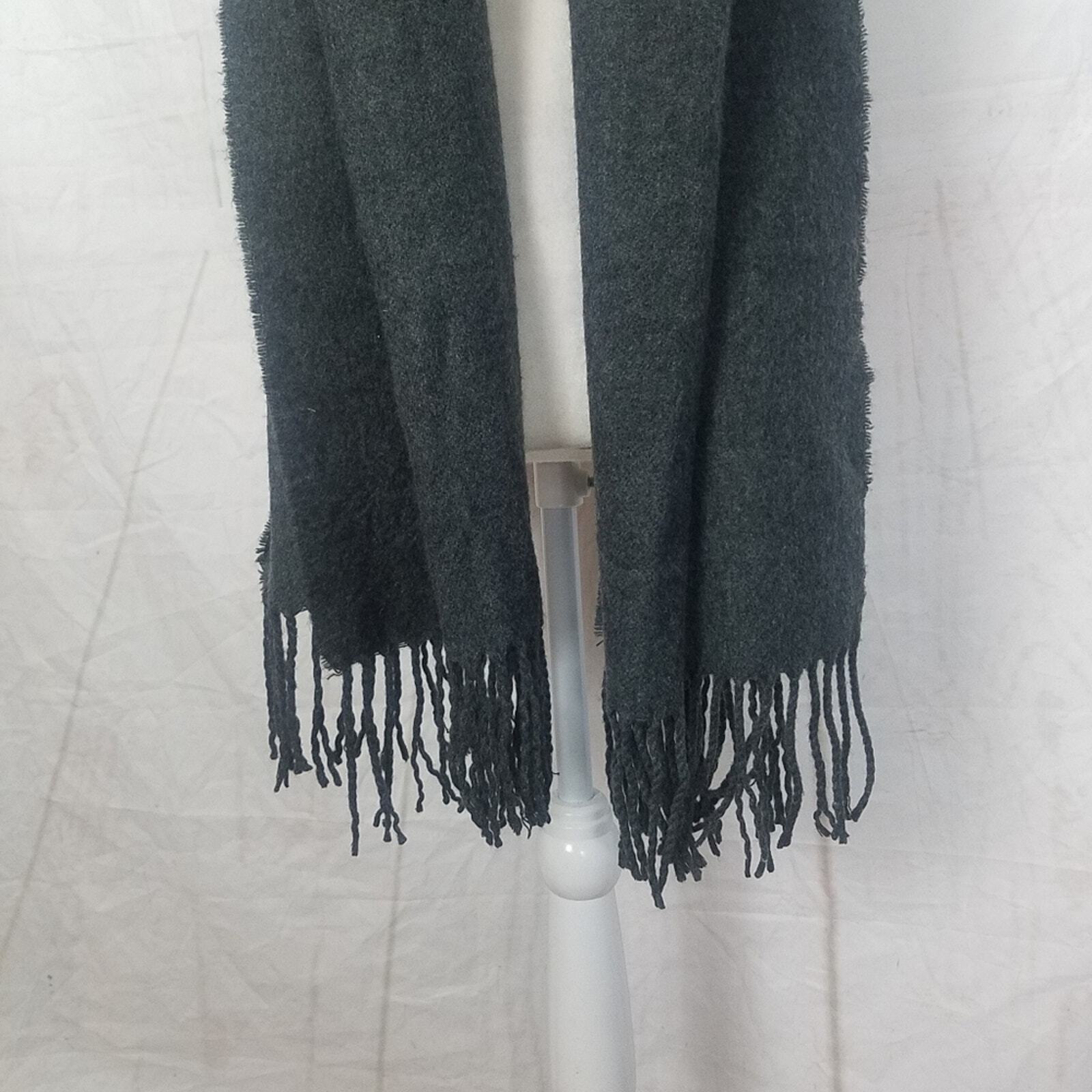 H&M gray long men's scarf size 71x20