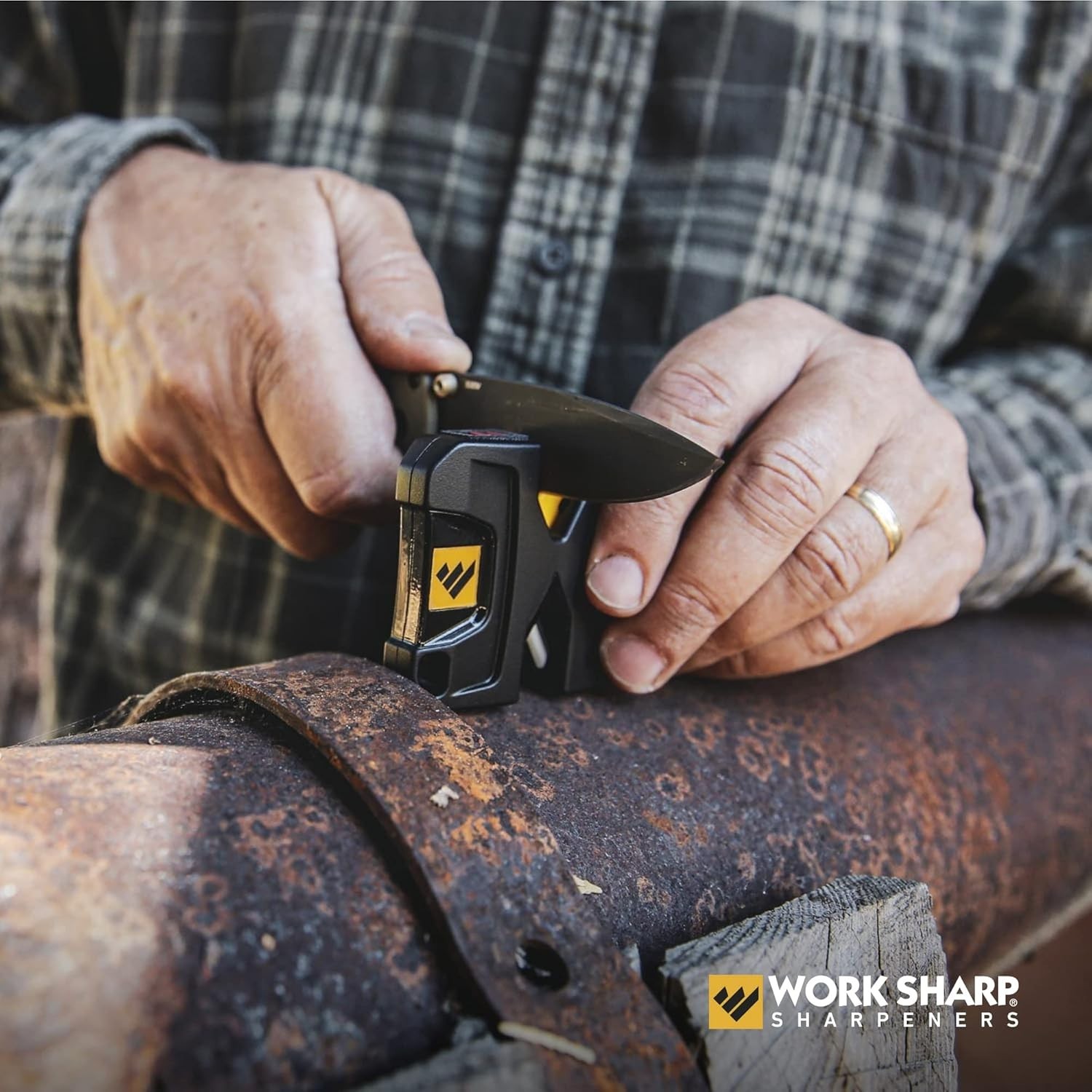 On-The-Go Knife Sharpener: Portable EDC Pivot Design for Quick Blade Maintenance