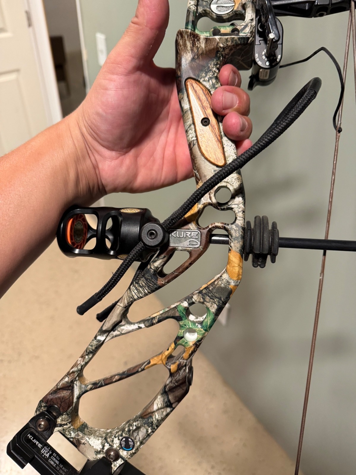 elite kure compound bow 23-30” draw 65 lbs