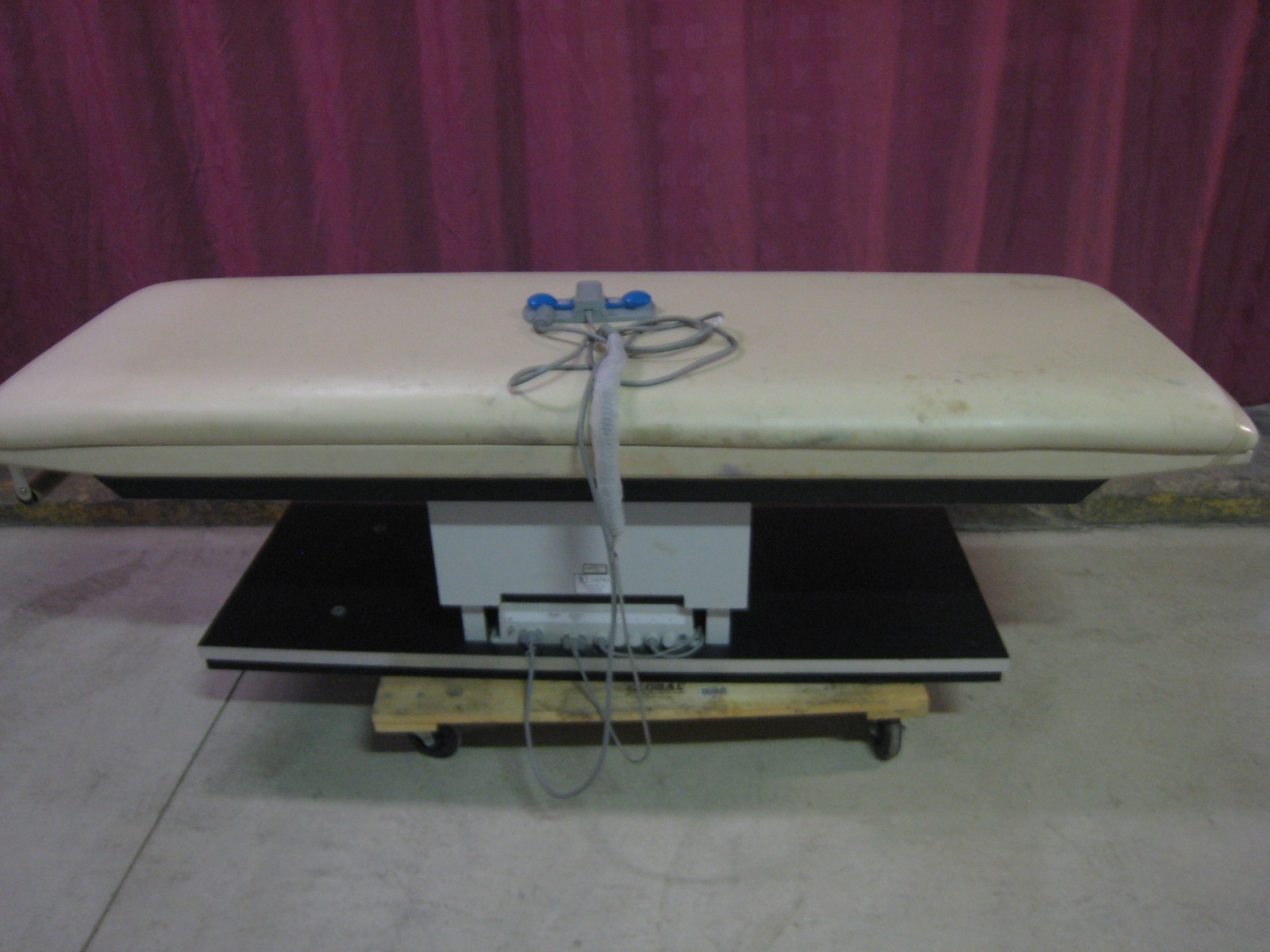 Hausmann Power 4750 Exam Table