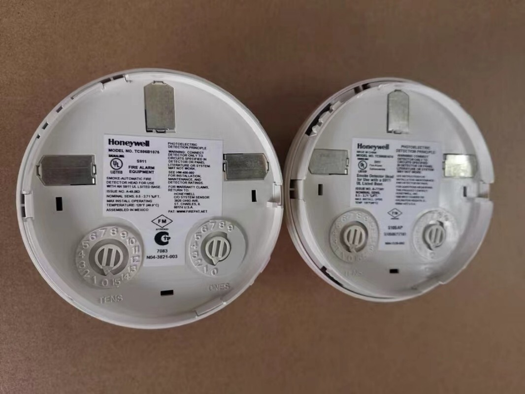 1PC Honeywell TC806B1076 point type smoke detector