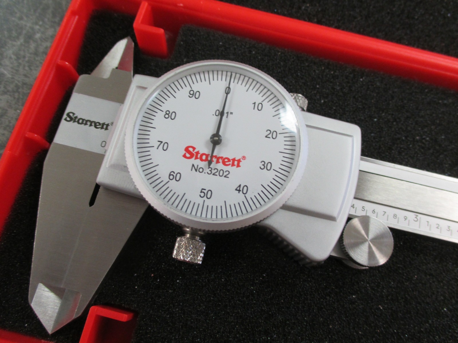NEW Starrett 0-8" White Face Dial Caliper #3202-8