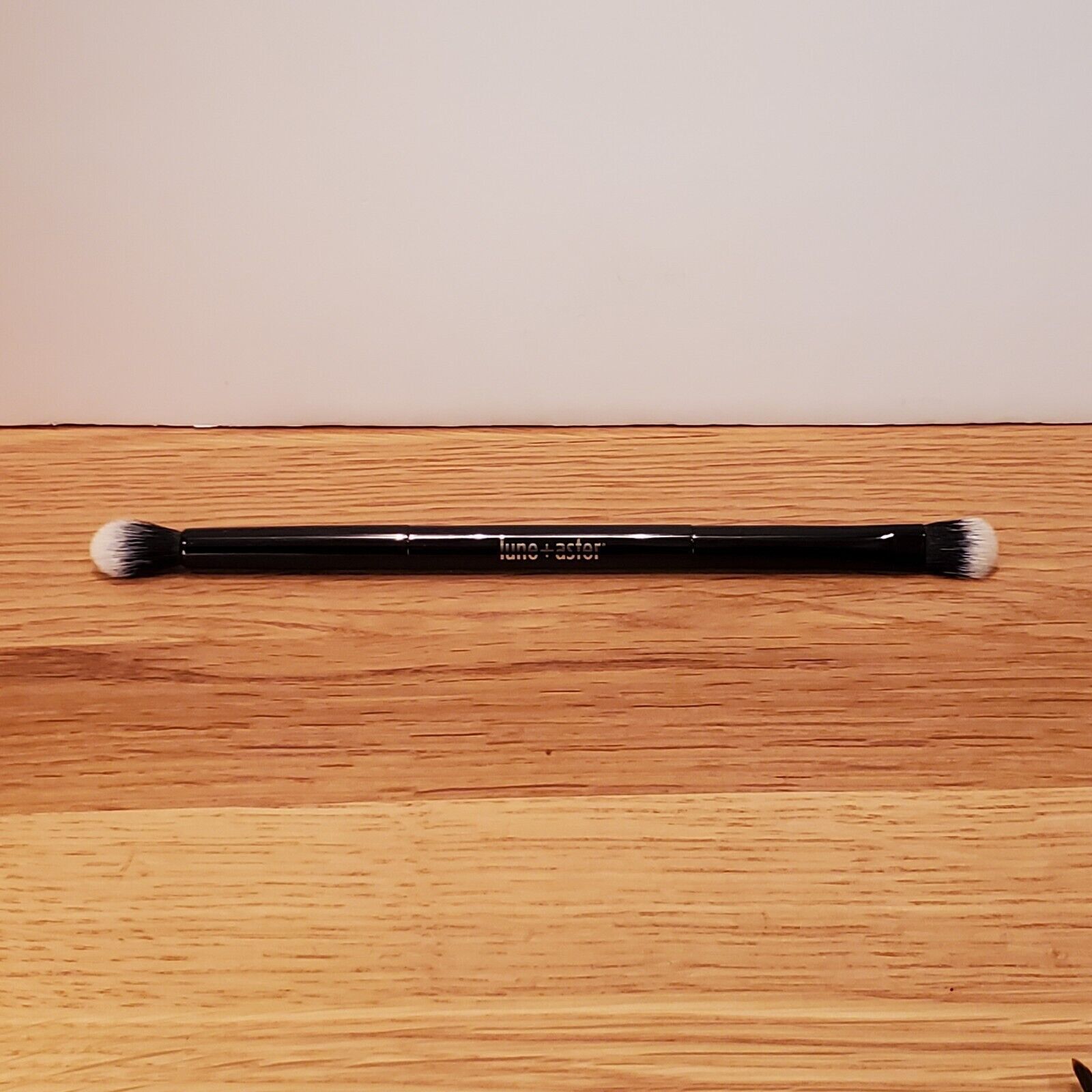 Lune +Aster Eyeshadow Duo Brush Unboxed