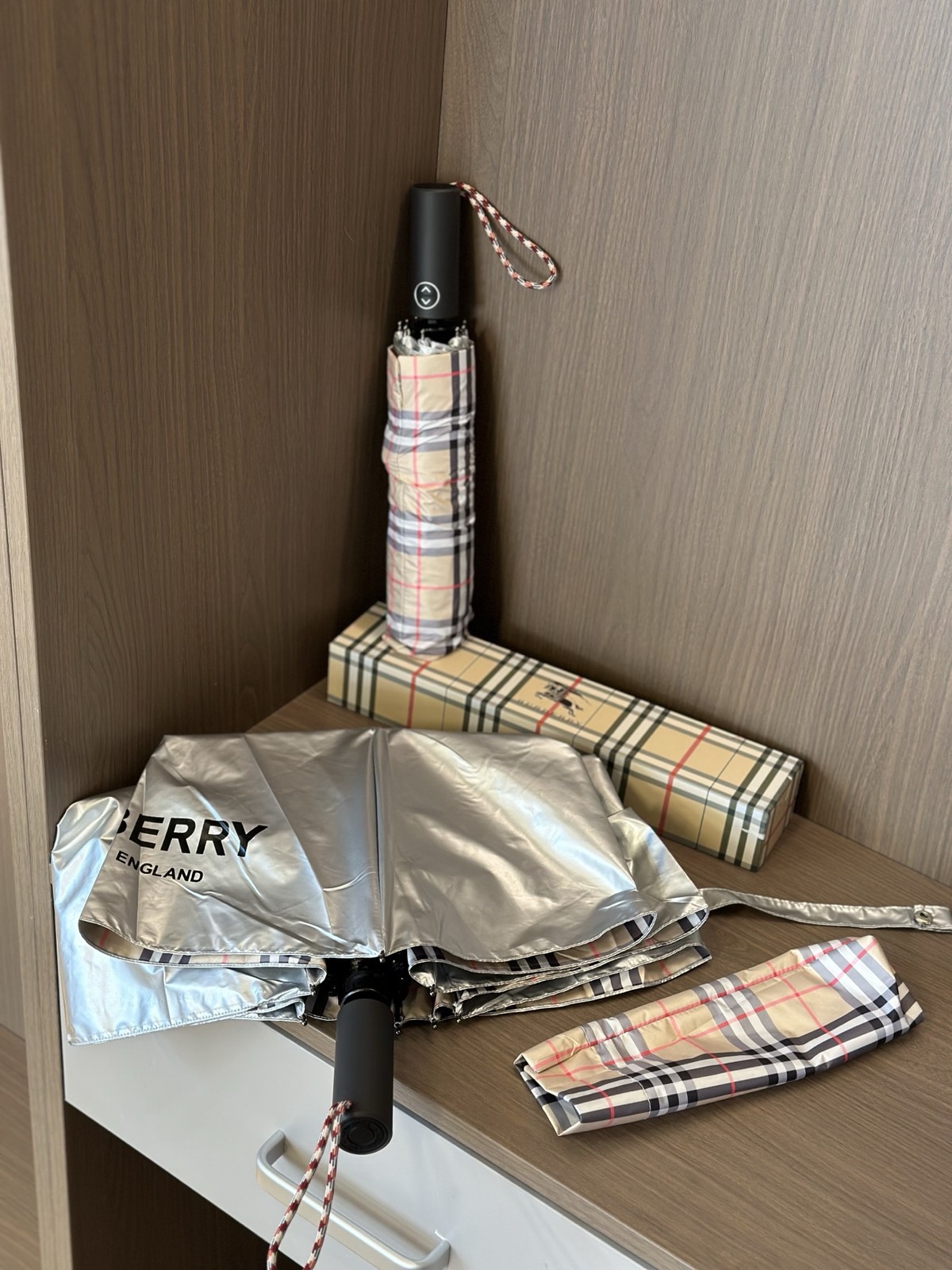 Vintage Folding Umbrella Nova Check Beige Storage Bag