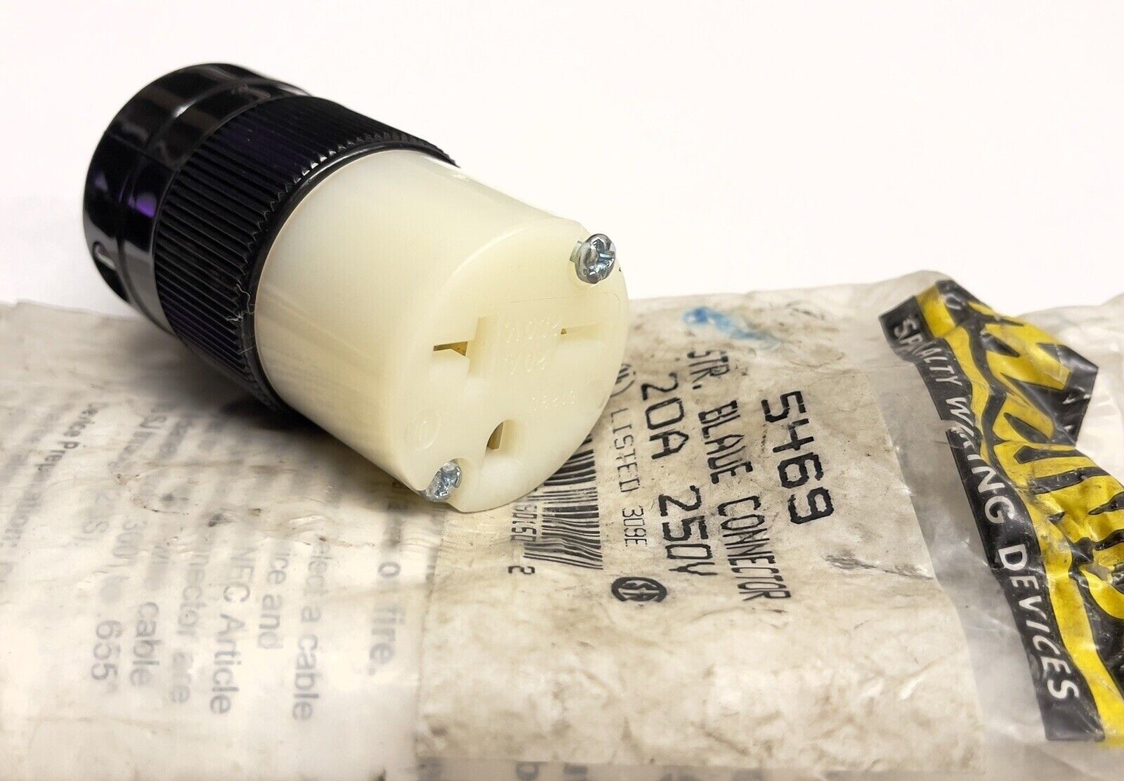 Marinco 5469 Str. Blade Connector 20A 250V