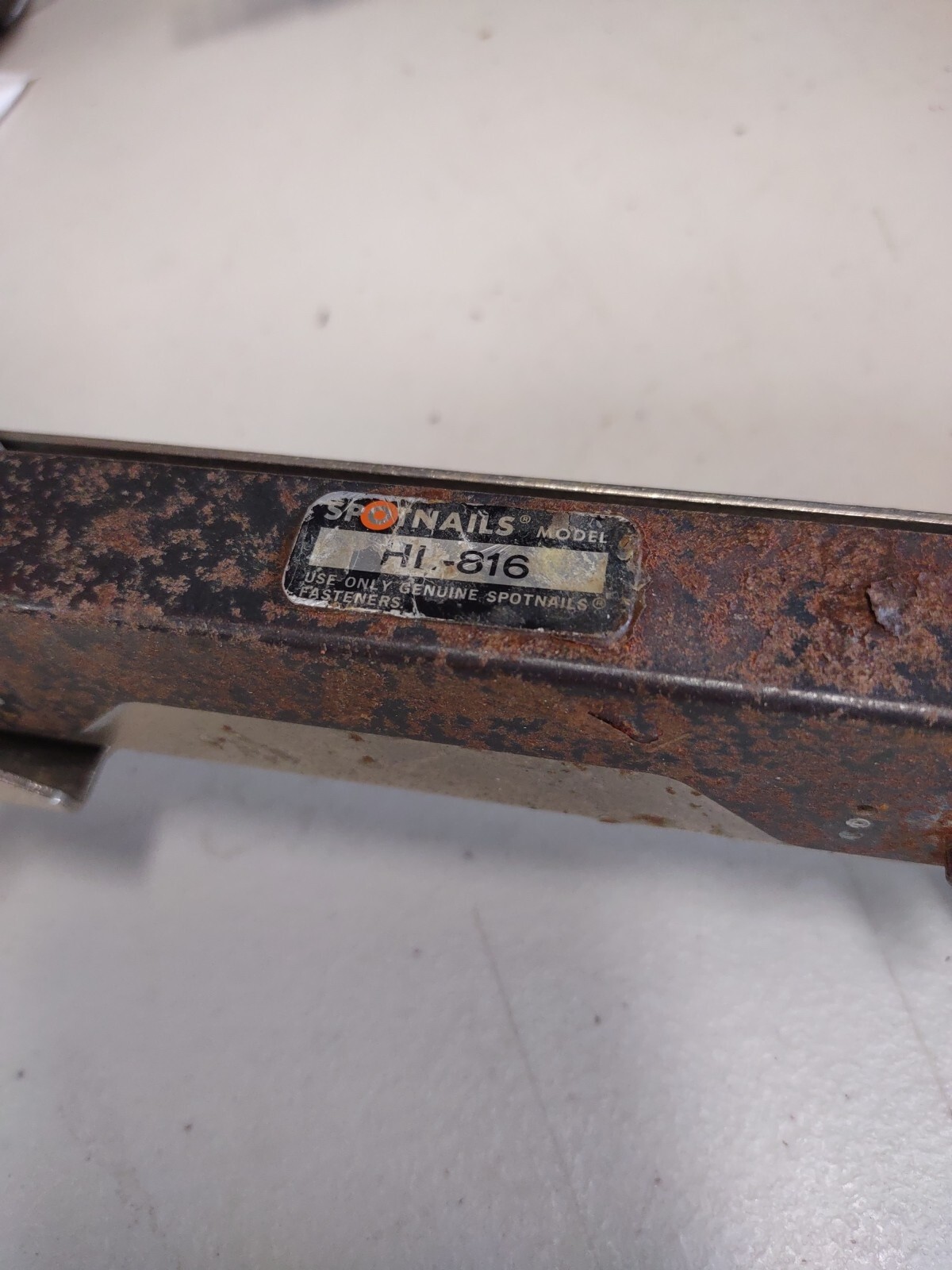 SPOTNAILS CAURAGATED FASTNER AND STAPLER HL-816