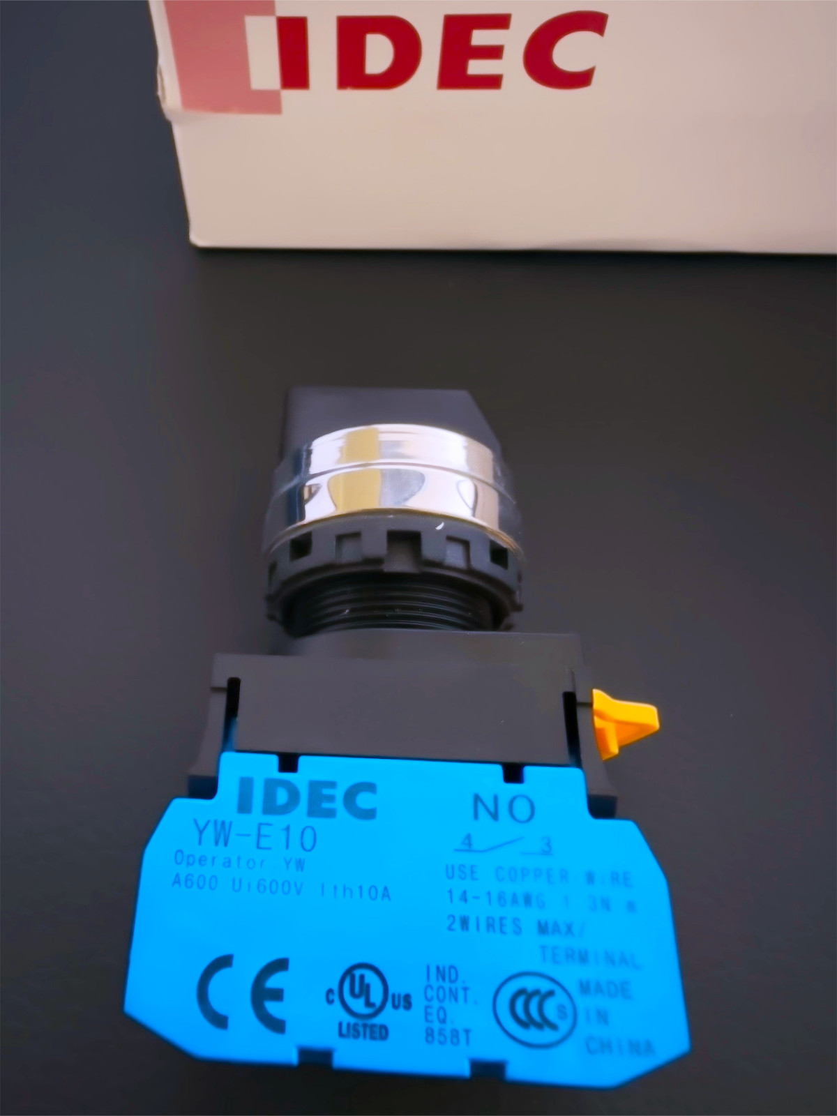 YW4S-32E20 IDEC Rotary Switch 3 Position 2NO AC/DC Spring Return From Left
