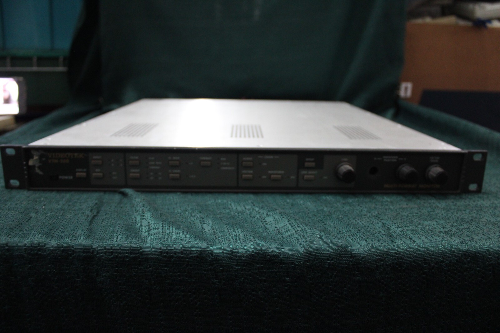 Videotek VTM-200 Broadcast Multi-Format Monitor