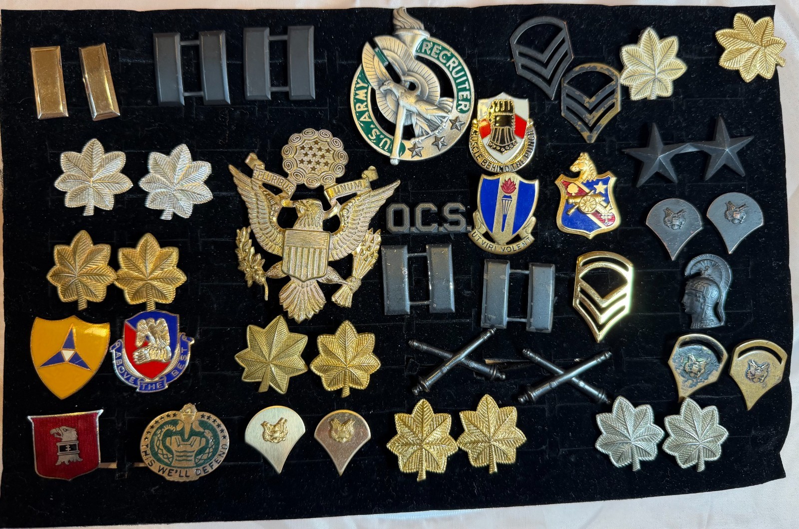 Lot # 2 - 20+ Vintage US Army Military DUI Insignia Pins, Badges, Ranks, Units