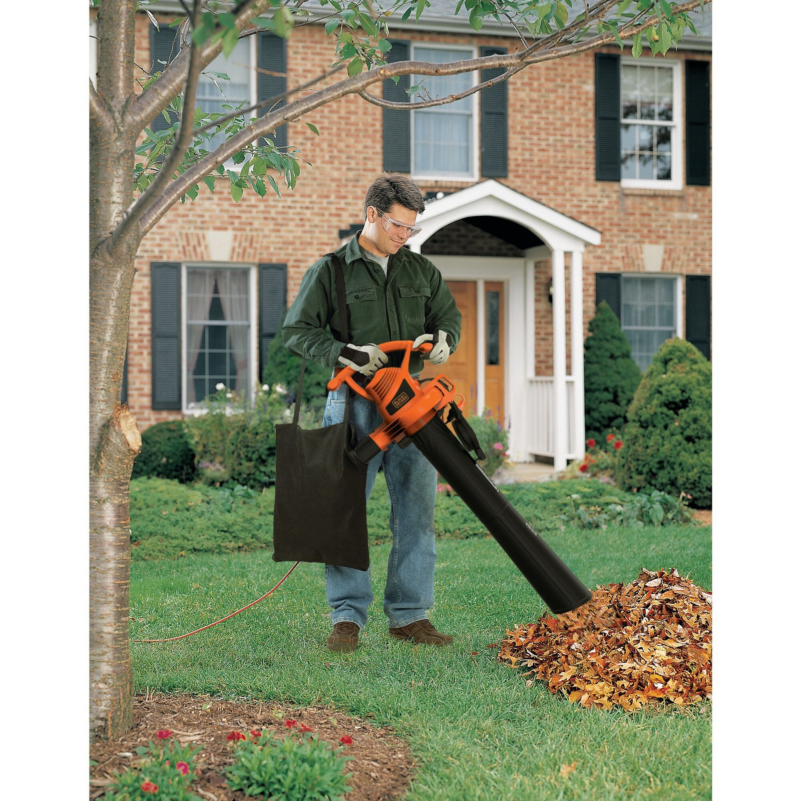 BLACK+DECKER 12 Amp Blower/Vacuum/Mulcher - BV3100