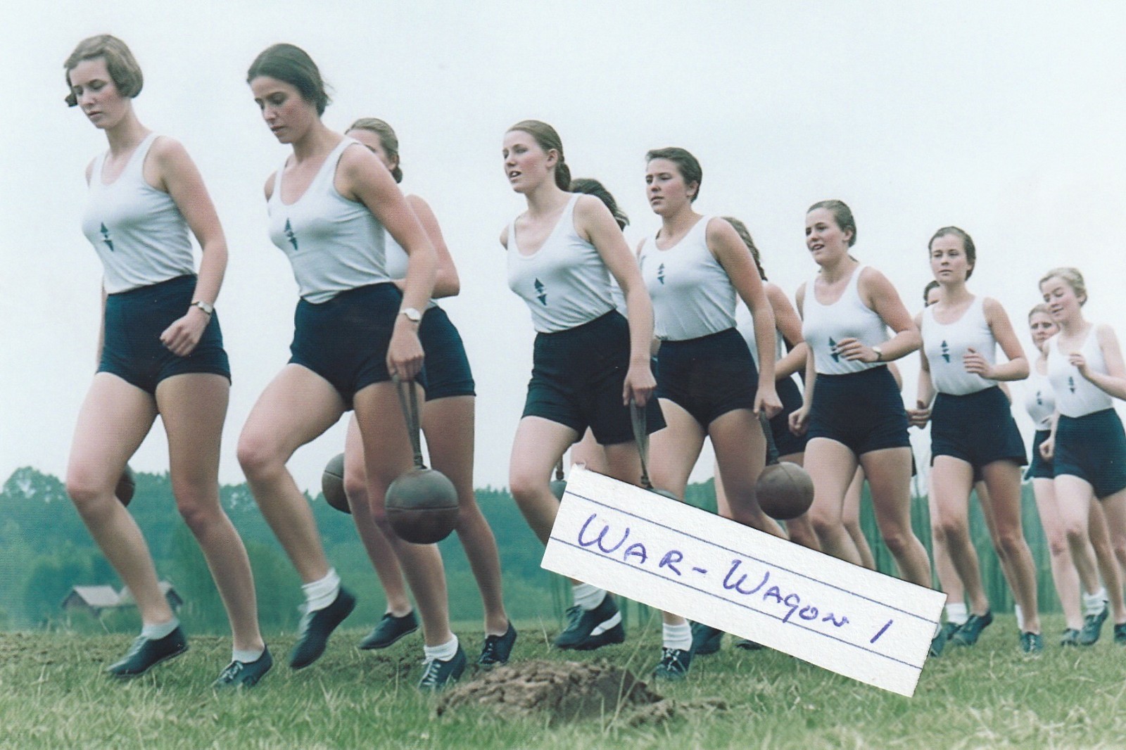 WW II German  Photo ==        Deutscher Mädel League  Bdm Girls...