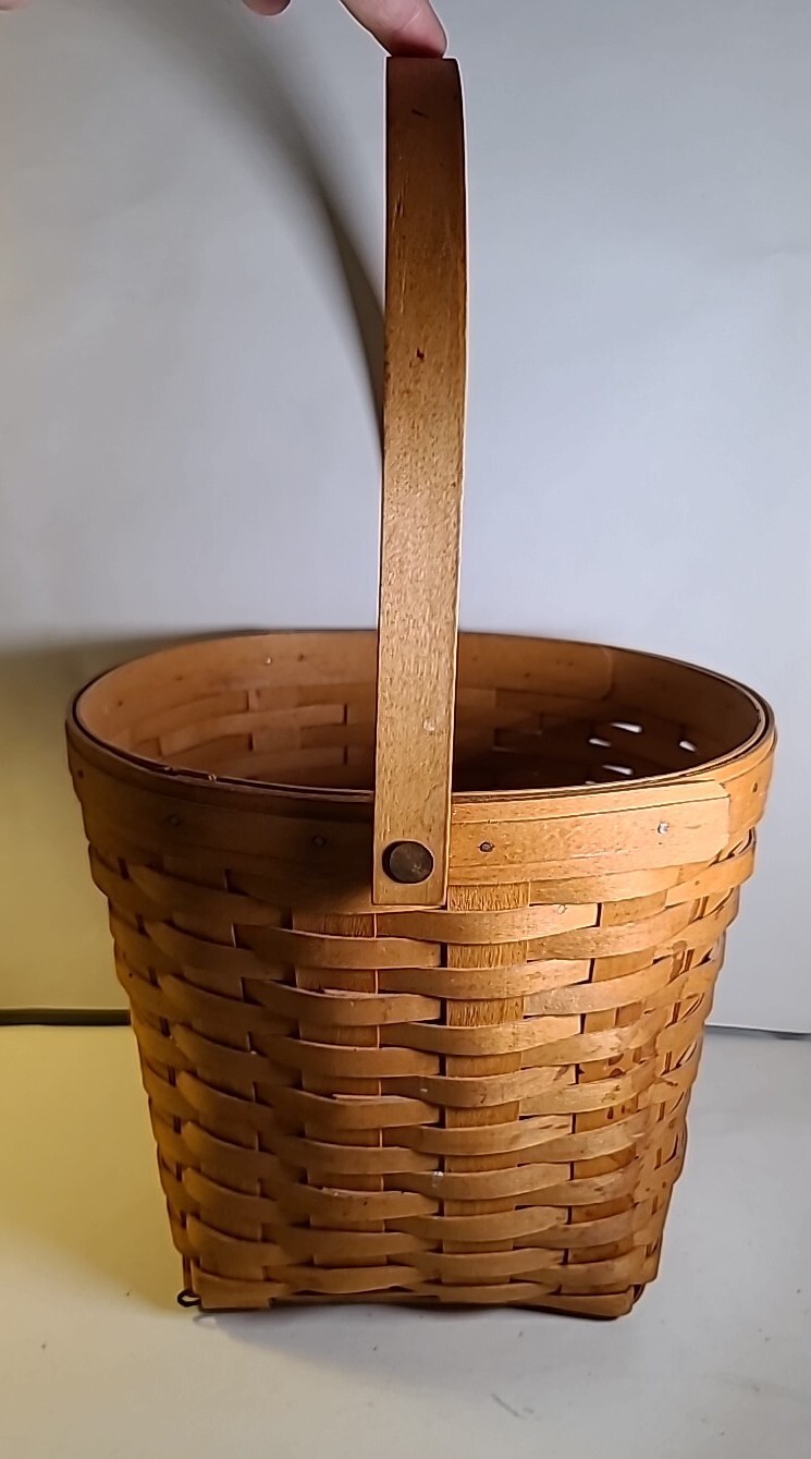 Vintage 2000 Longaberger Handled Basket Medium 10" Diameter X 9" Deep