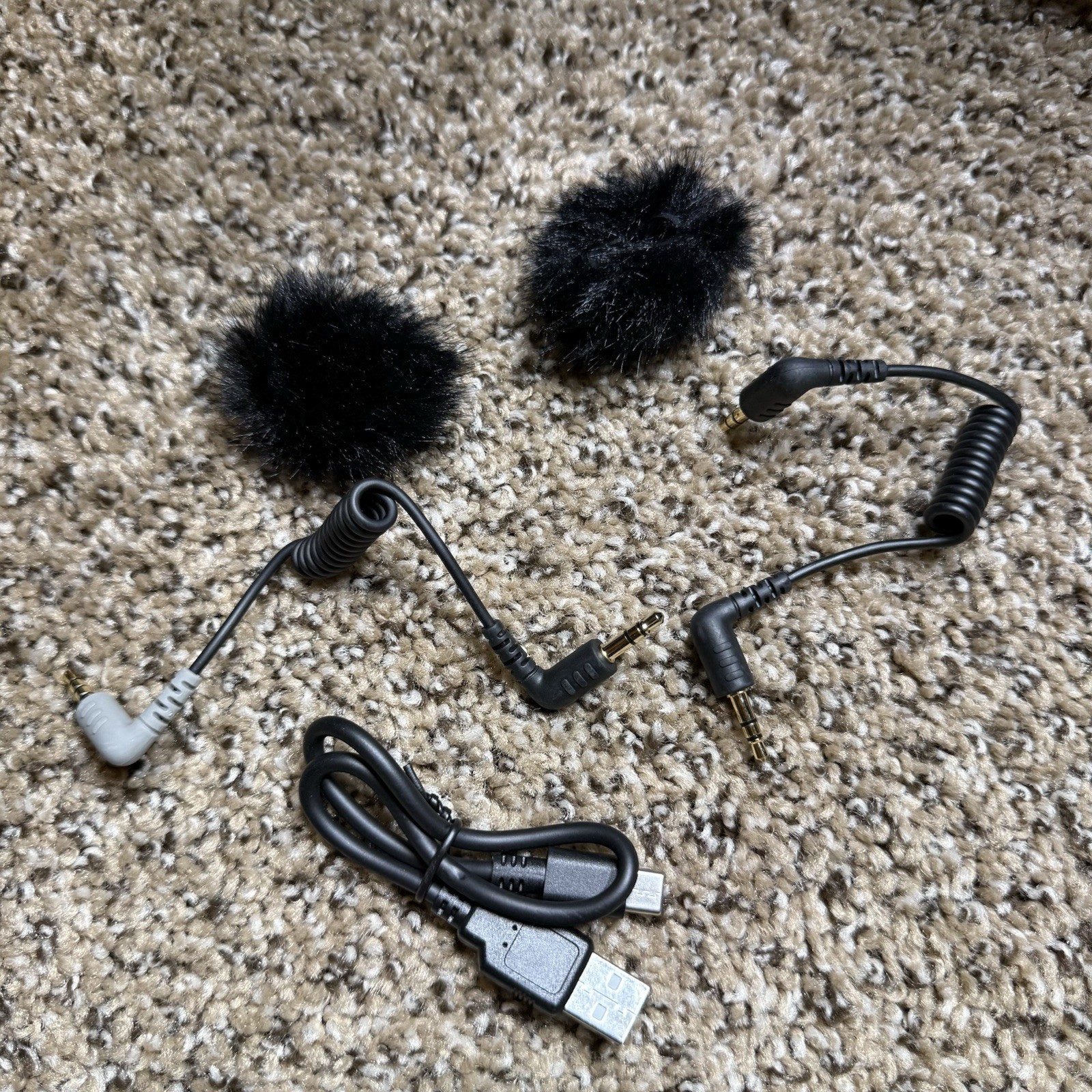 GODOX WEC Kit 2 2.4GHz Wireless Omnidirectional Lavalier Microphone System