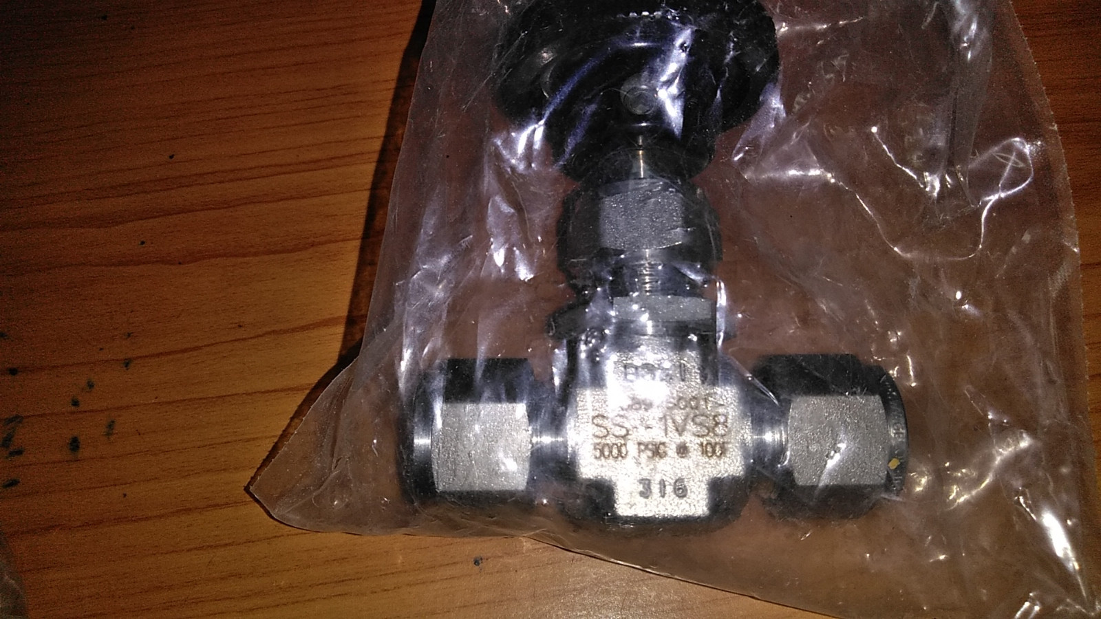 Swagelok SS-1VS8, 1/2" needle valve ,several availiable