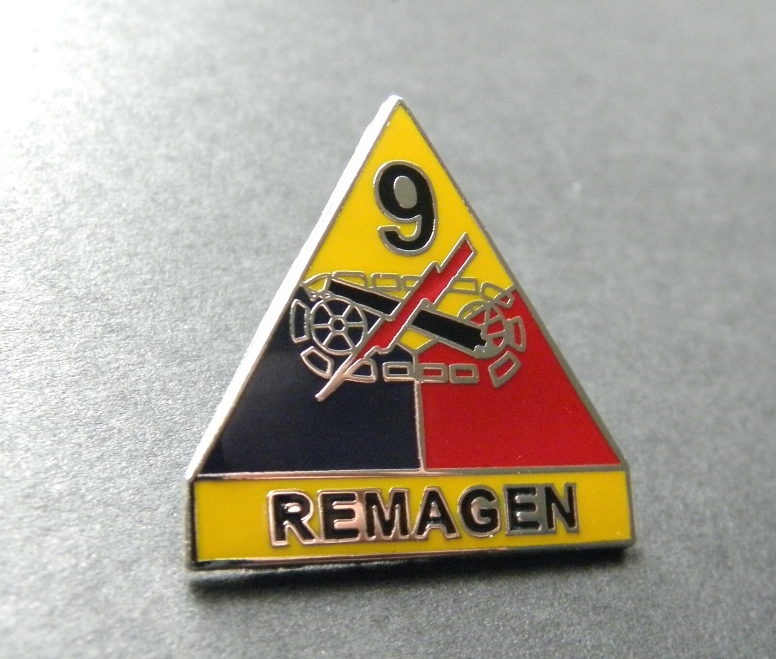 PHANTOM 9th ARMORED DIVISION US ARMY LAPEL PIN BADGE 1 INCH REMAGEN