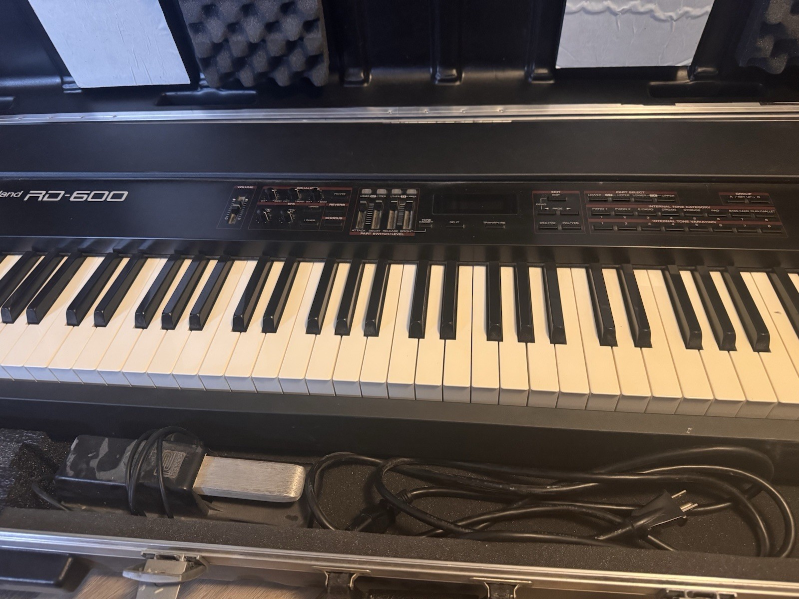Vintage Roland RD-600 88-Key Digital Stage Piano