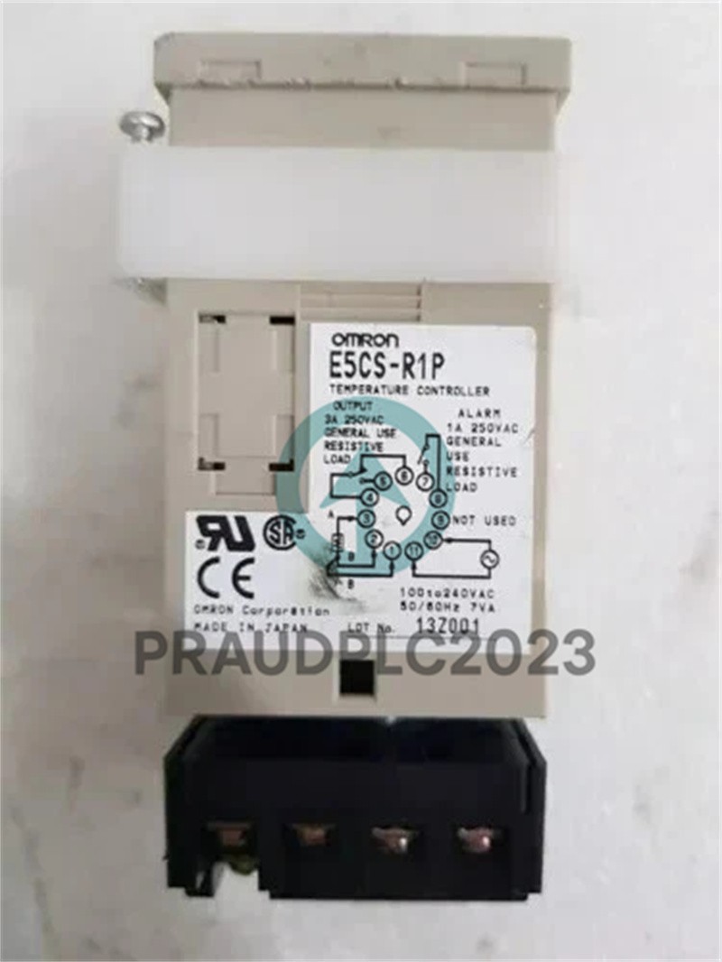 New In Box Omron E5CS-R1P Temperature Controller E5CS-R1P