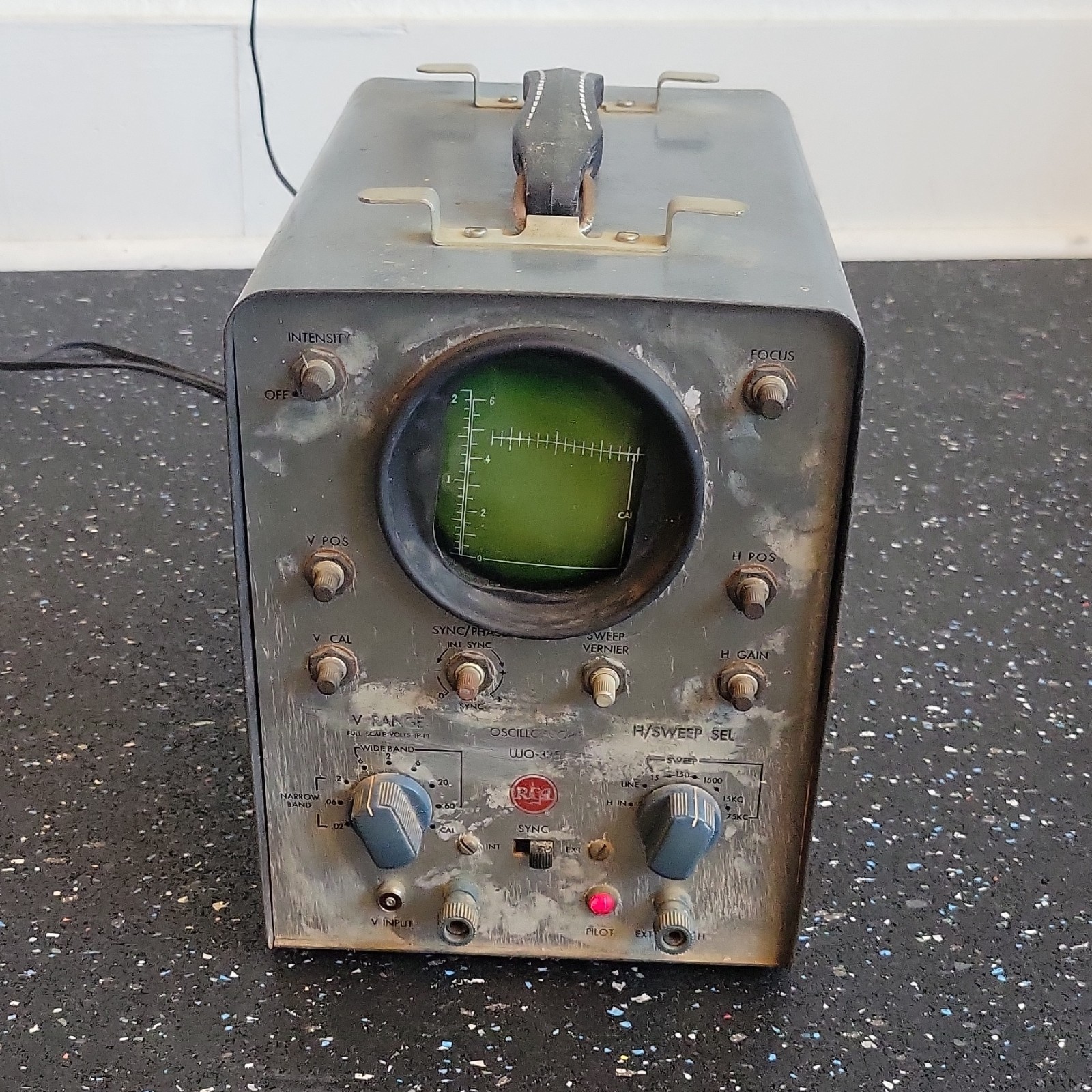 Vintage Oscilloscope WO33A RCA Pilot Light Turns On Untested