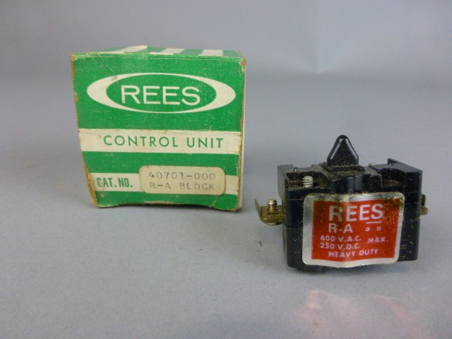 Rees 40701-000 600 VAC, 250 VDC R-A Contact Block - NEW Surplus!